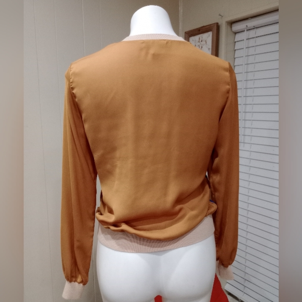 Stylish Women's Sweater with Blue and Tan Pattern - Picture 2 of 10